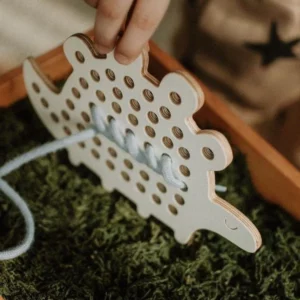 Milin houten lacing toy Freddie the dinosaur (5)